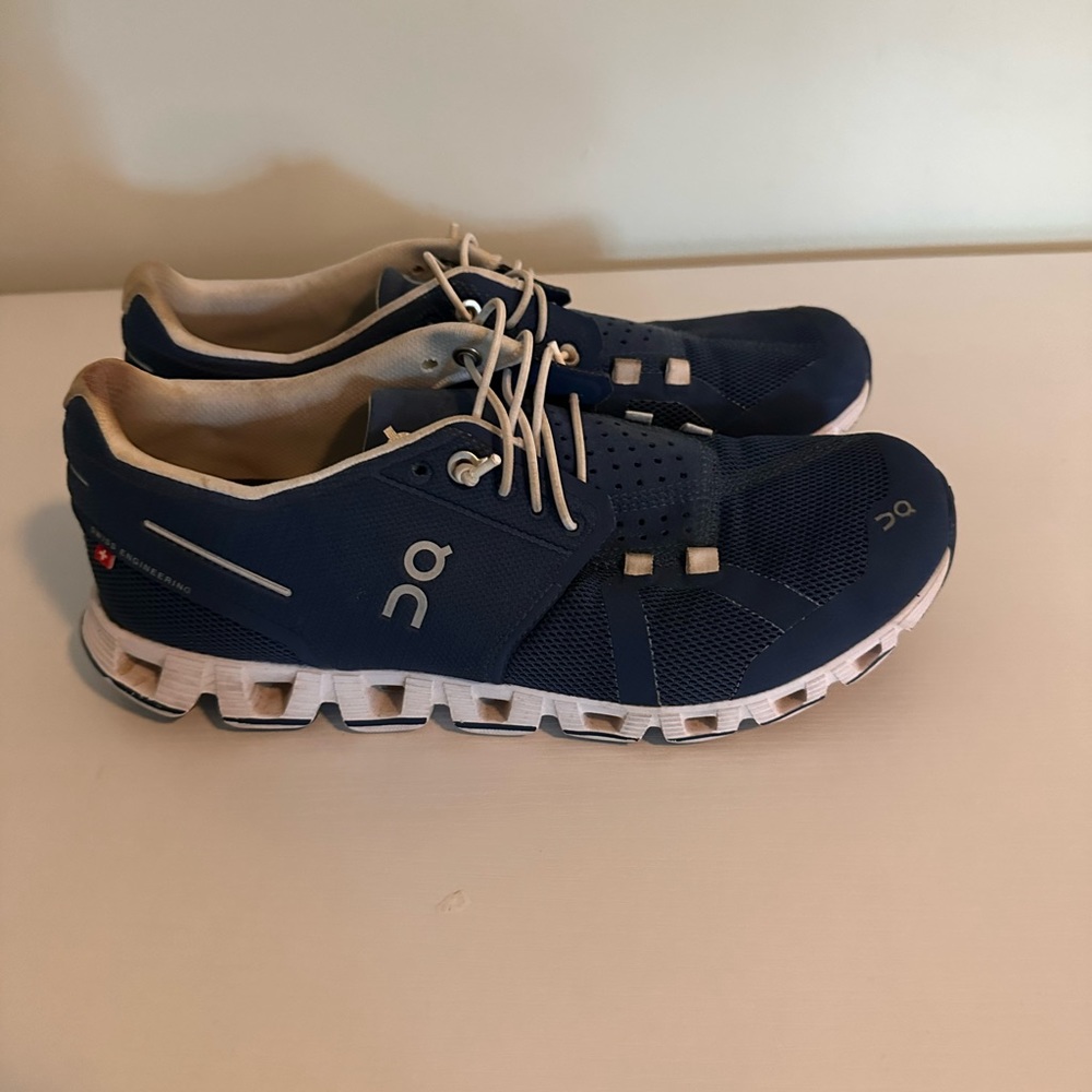 On Clouds 8 Womens